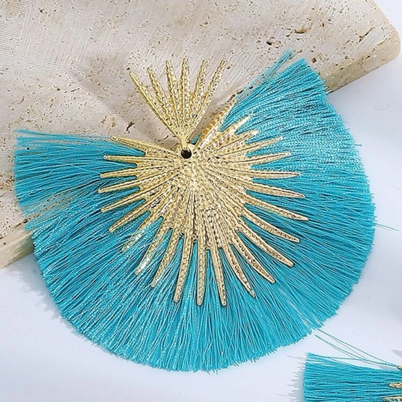 NEW| 1pair Boho Western Exaggerated Heart Fan Fringed Feather Earrings - Picture 3 of 6